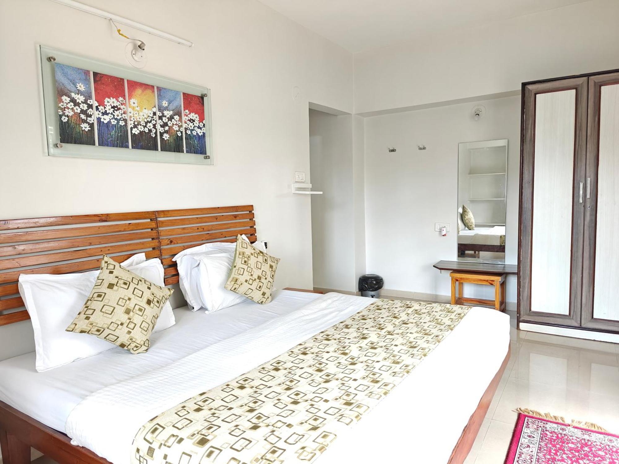 Chandralok Service Apartments Kolhapur Eksteriør billede
